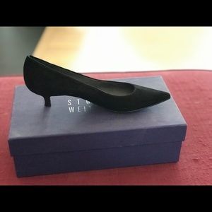 Kitten heel black shade pump.  Gently used.